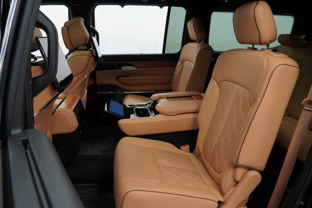 Certified 2024 Jeep Grand Wagoneer Series III w/ Rear Seat Video Group 1 AWD/4WD image 19