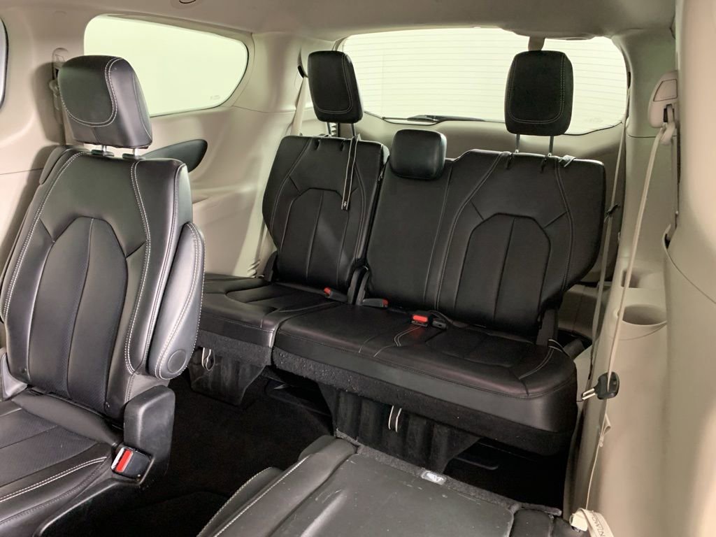 Used 2024 Chrysler Pacifica Touring-L image 33