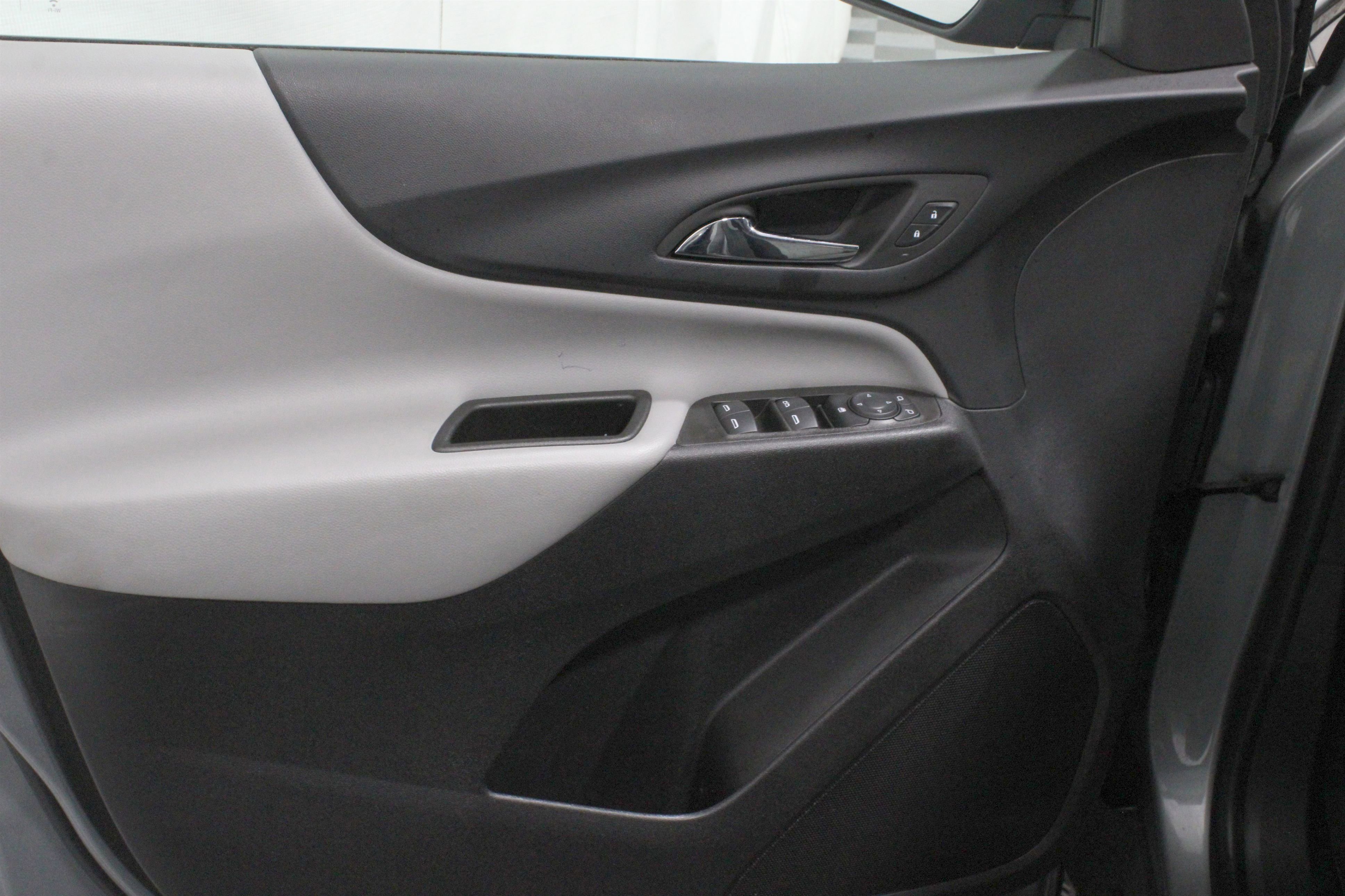 Used 2023 Chevrolet Equinox LT w/ LPO, Floor Liner Package image 3