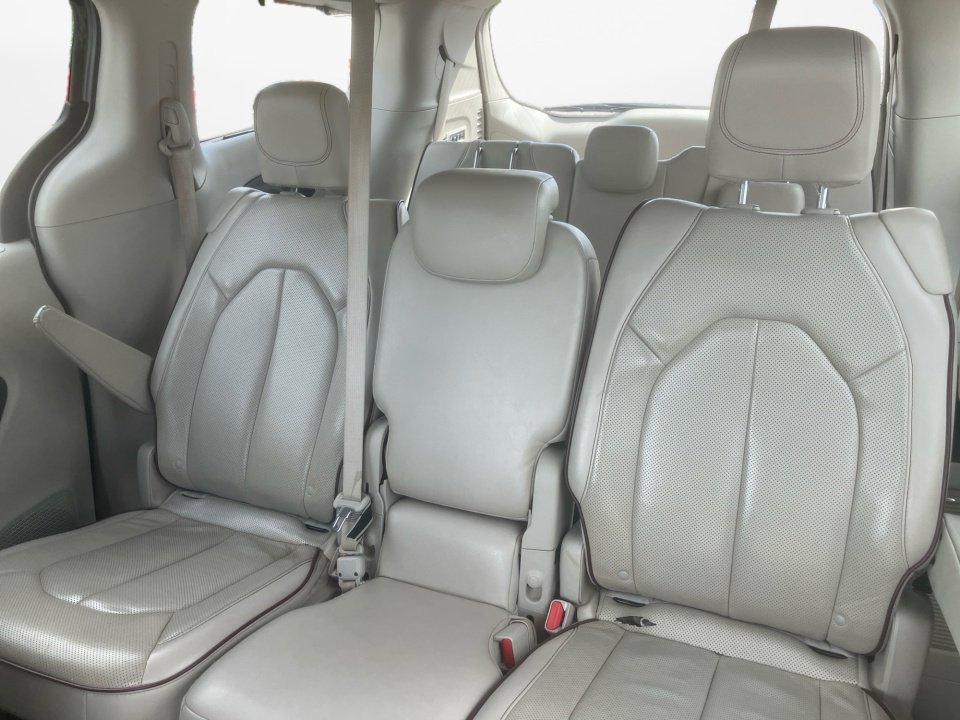 Used 2017 Chrysler Pacifica Limited image 14