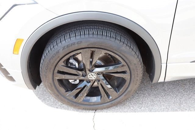 Used 2024 Volkswagen Tiguan SE R-Line w/ MDO Package, Two-Row AWD/4WD image 12