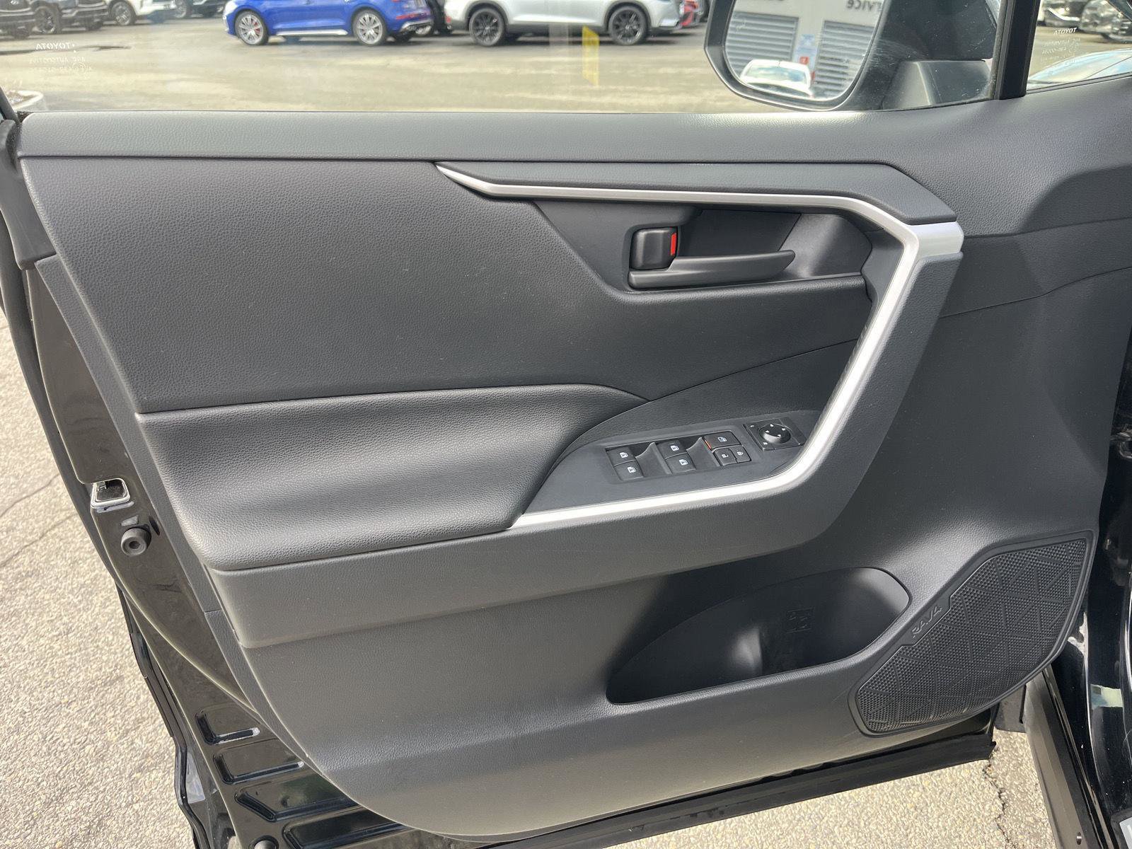 Used 2021 Toyota RAV4 SE w/ Weather & Moonroof Package image 10