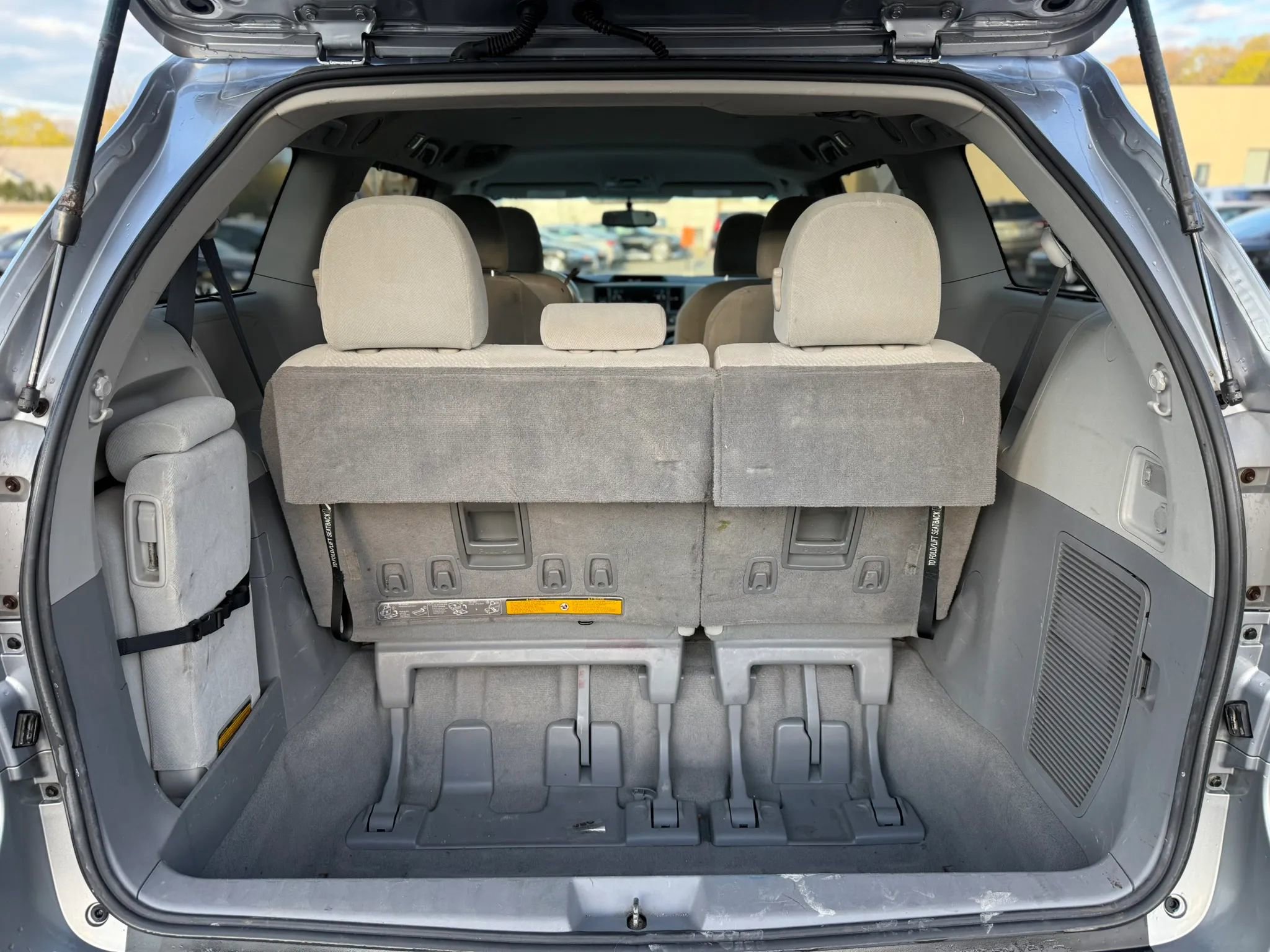 Used 2011 Toyota Sienna LE w/ Towing Pkg FWD image 13