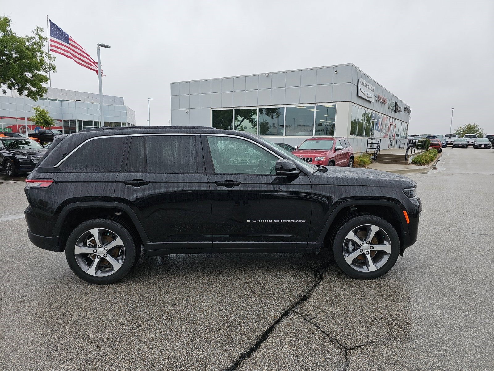 Used 2026 Jeep Grand Cherokee Limited w/ Trailer Tow Package AWD/4WD image 6