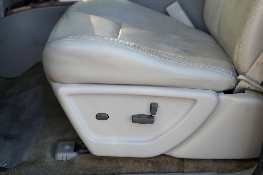 Used 2009 GMC Envoy Denali w/ Sun And 6-Disc Cd Package image 24