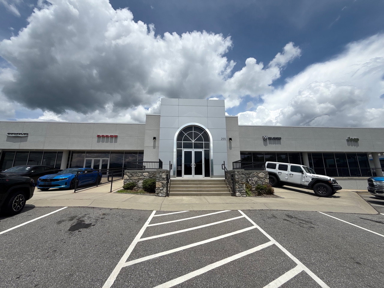 Used 2018 Jeep Wrangler Unlimited Sahara w/ Connectivity Group image 31