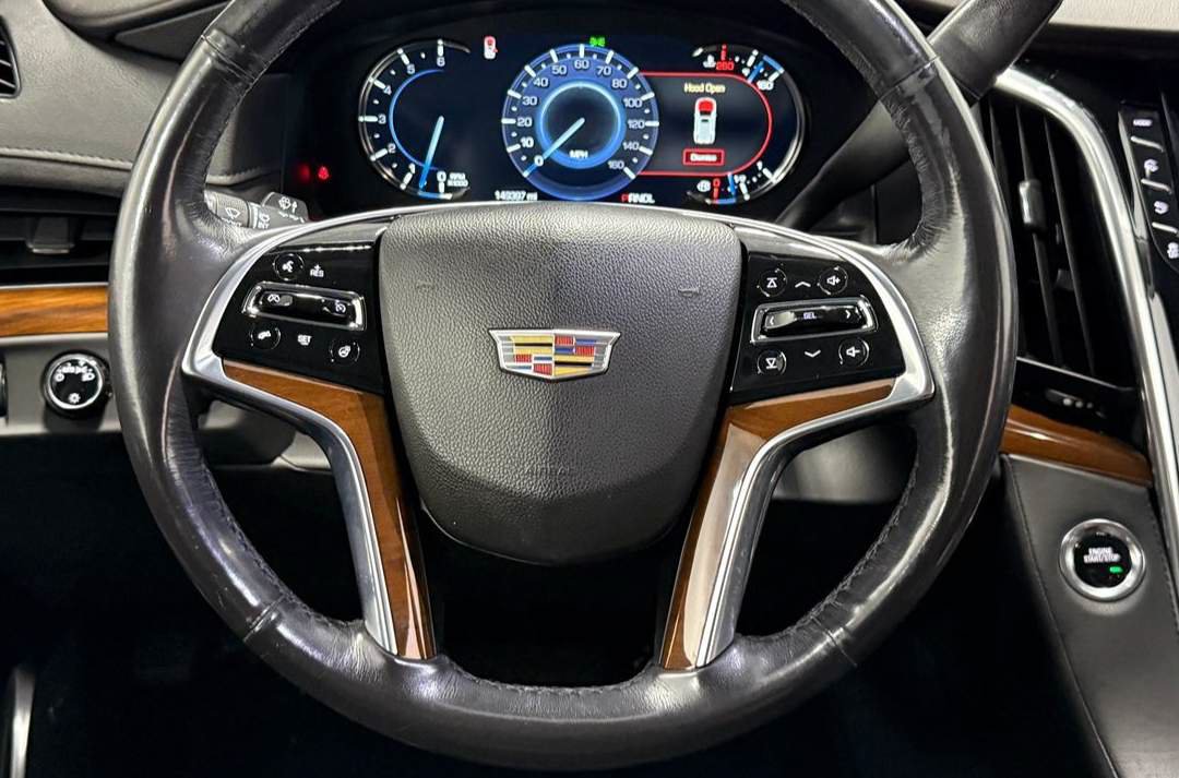 Used 2020 Cadillac Escalade ESV 4WD w/ LPO, Radiant Package image 17