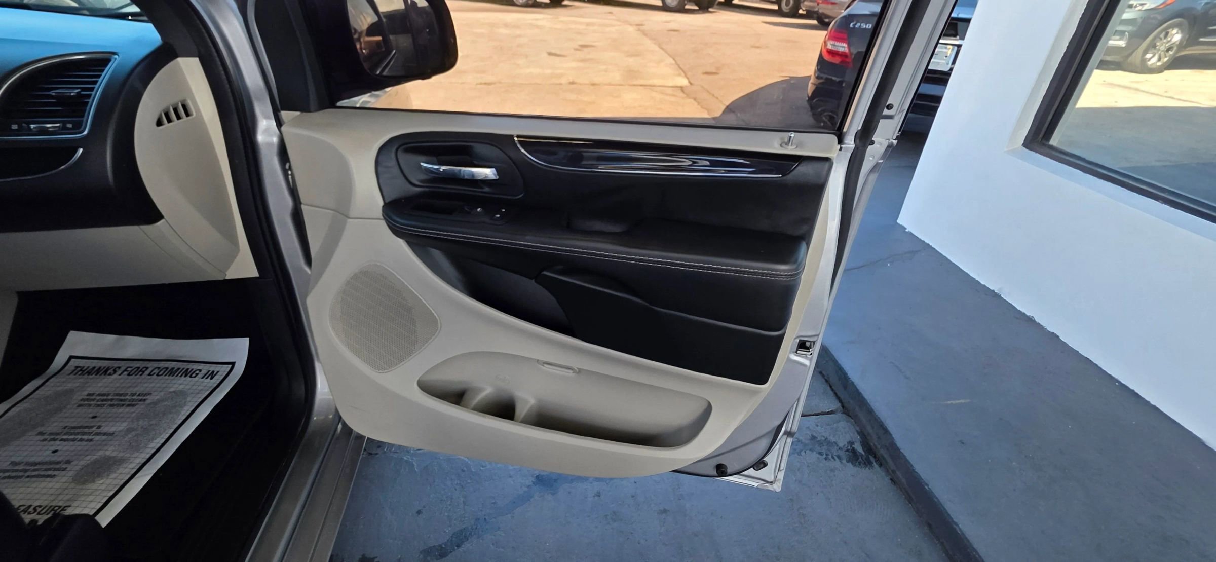 Used 2018 Dodge Grand Caravan SXT FWD image 22