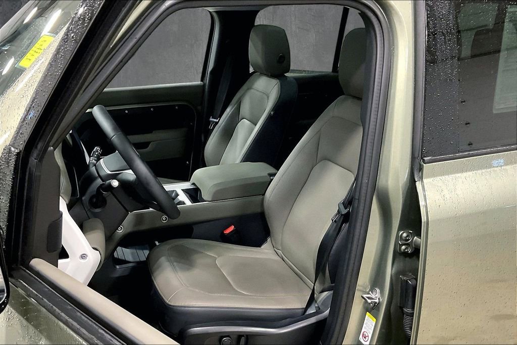 Used 2025 Land Rover Defender 110 S image 21