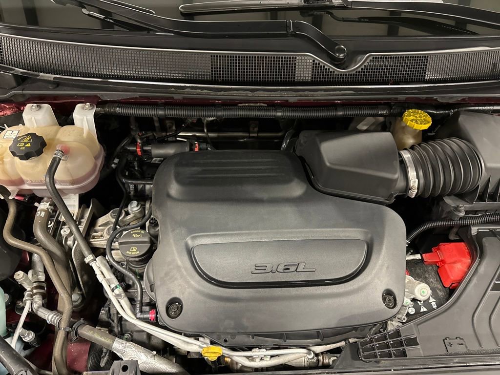 Used 2021 Chrysler Pacifica Limited w/ Uconnect Theater Family Group image 24