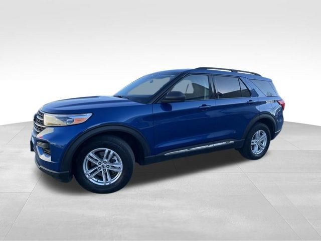 Used 2022 Ford Explorer XLT image 3