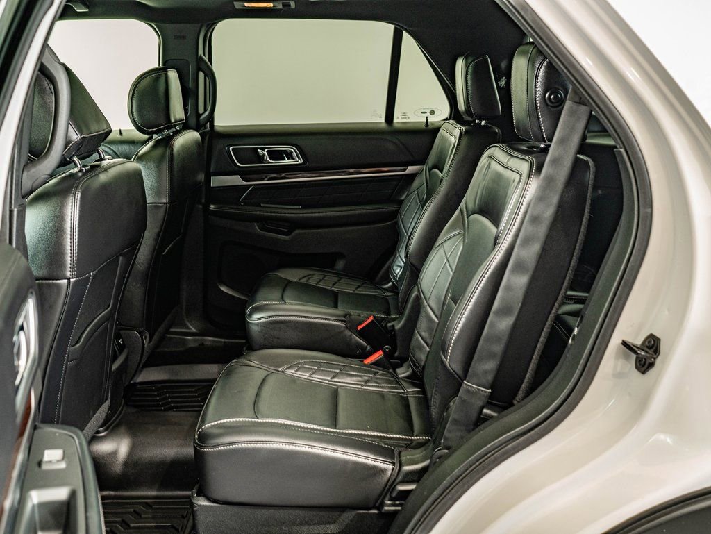 Used 2017 Ford Explorer Platinum image 32