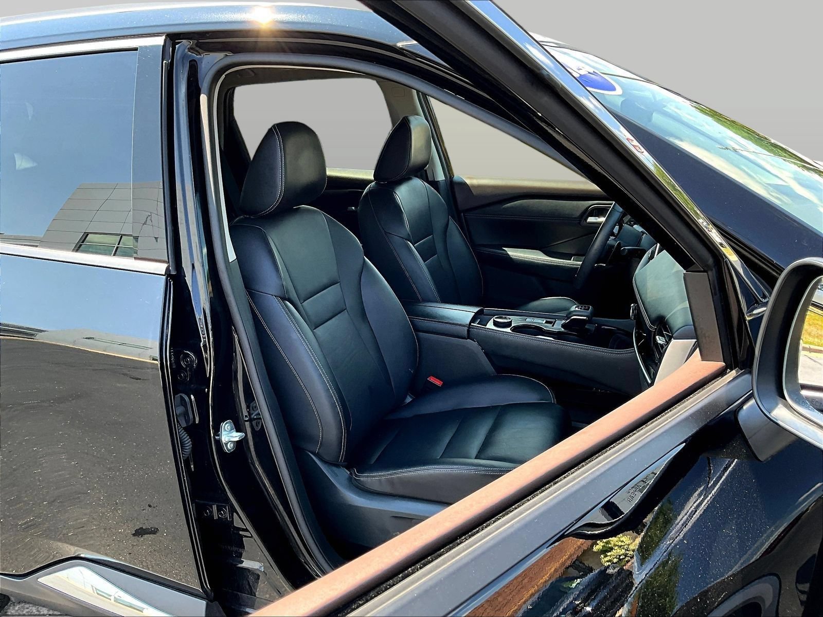 Used 2023 Nissan Rogue SL AWD/4WD image 32