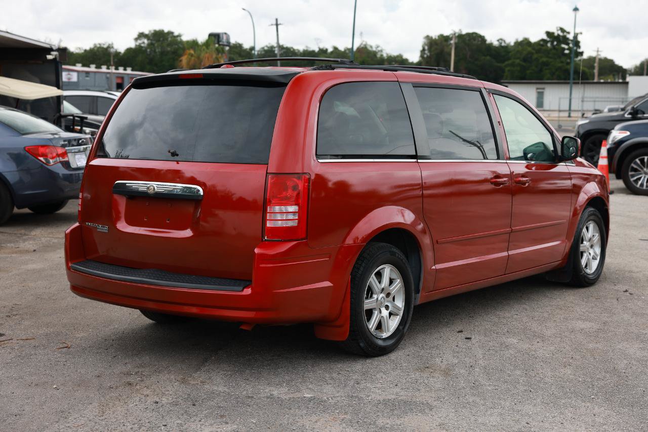 Used 2008 Chrysler Town & Country Touring w/ Entertainment Group #2 FWD image 11