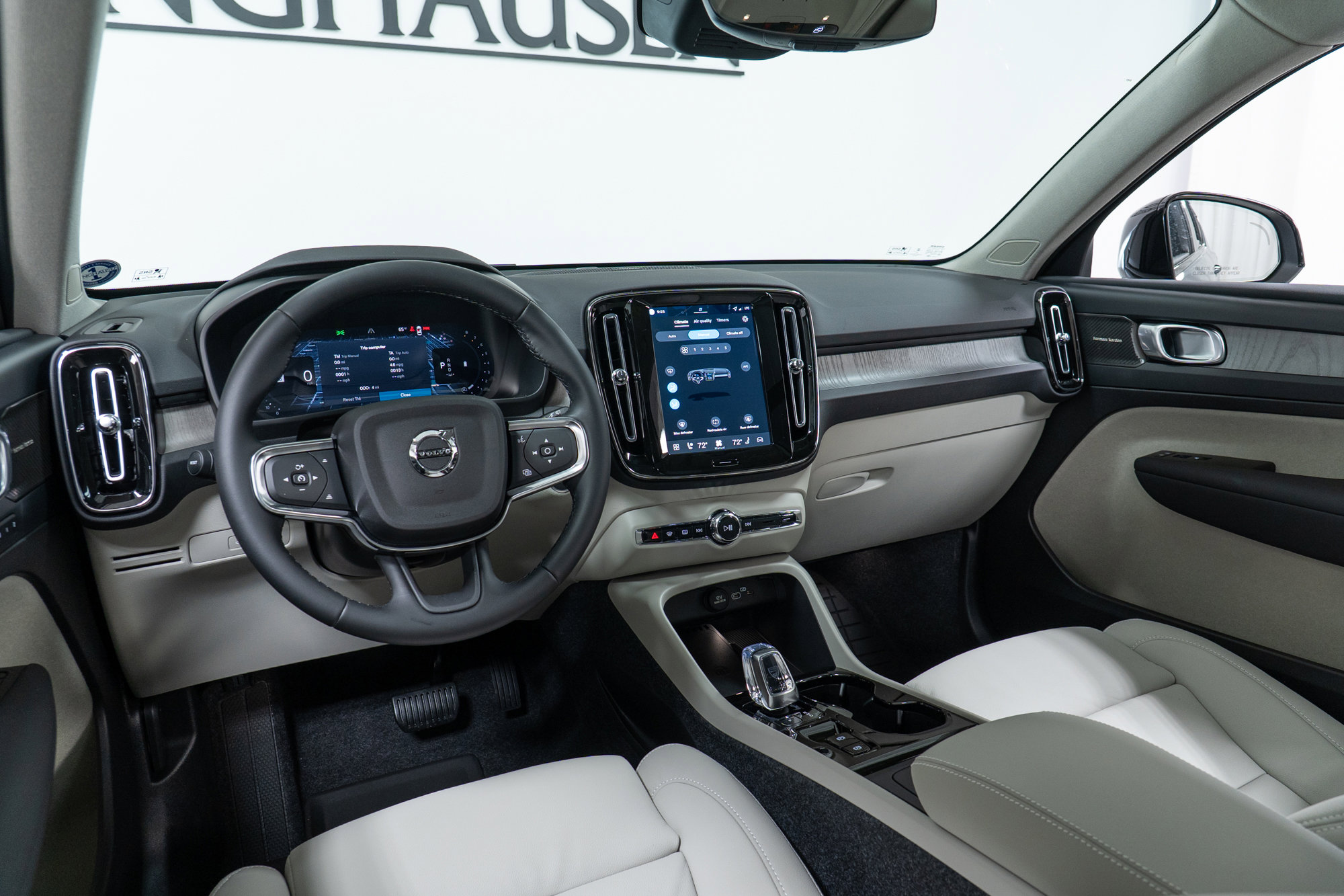 New 2026 Volvo XC40 B5 Ultra w/ Climate Package image 16