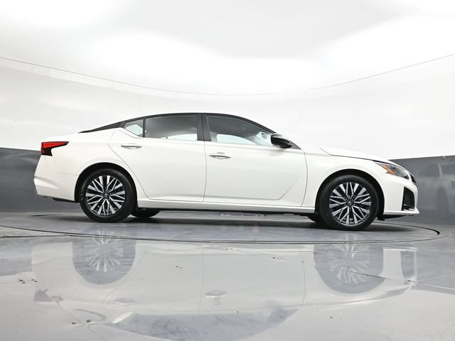 Used 2025 Nissan Altima 2.5 SV FWD image 34