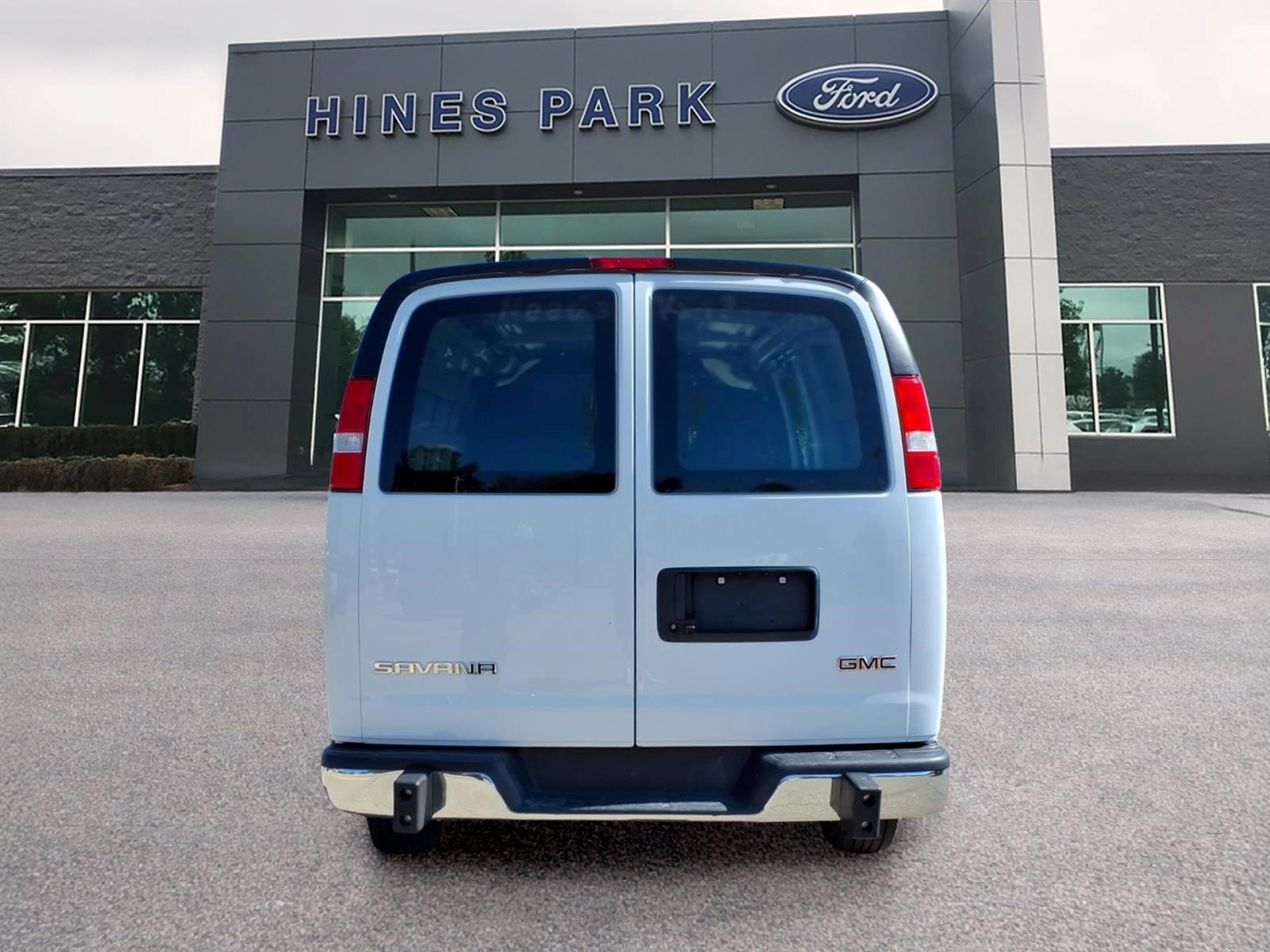 Used 2025 GMC Savana 2500 w/ Driver Convenience Package RWD image 6