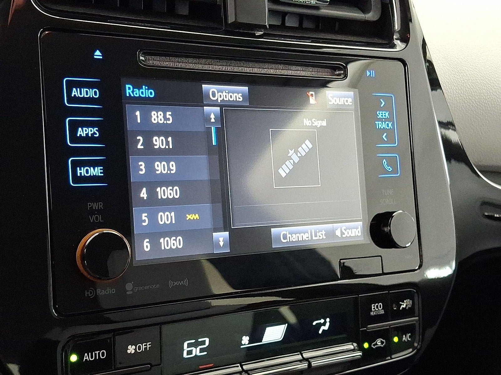 Used 2017 Toyota Prius Four FWD image 6
