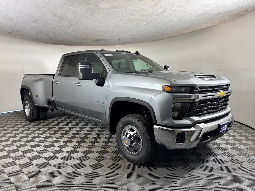 New 2026 Chevrolet Silverado 3500 LT w/ Safety Package AWD/4WD image 3