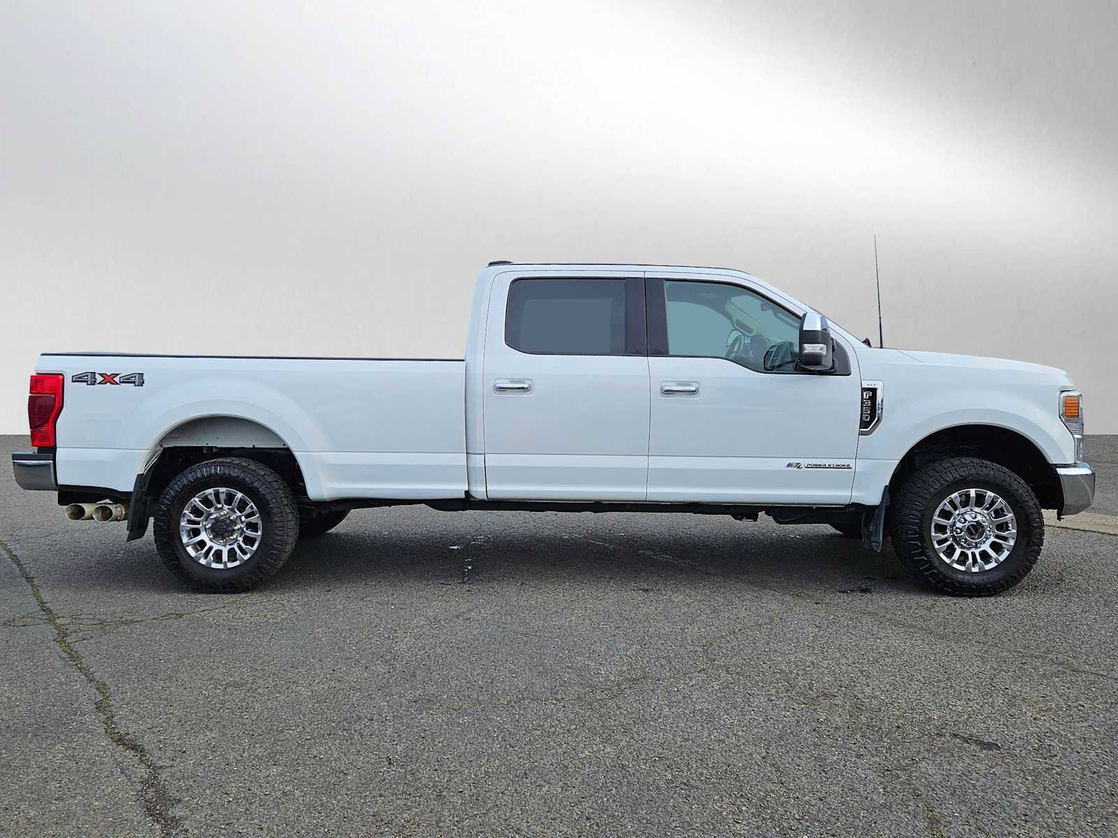 Used 2022 Ford F350 XLT w/ XLT Premium Package image 2