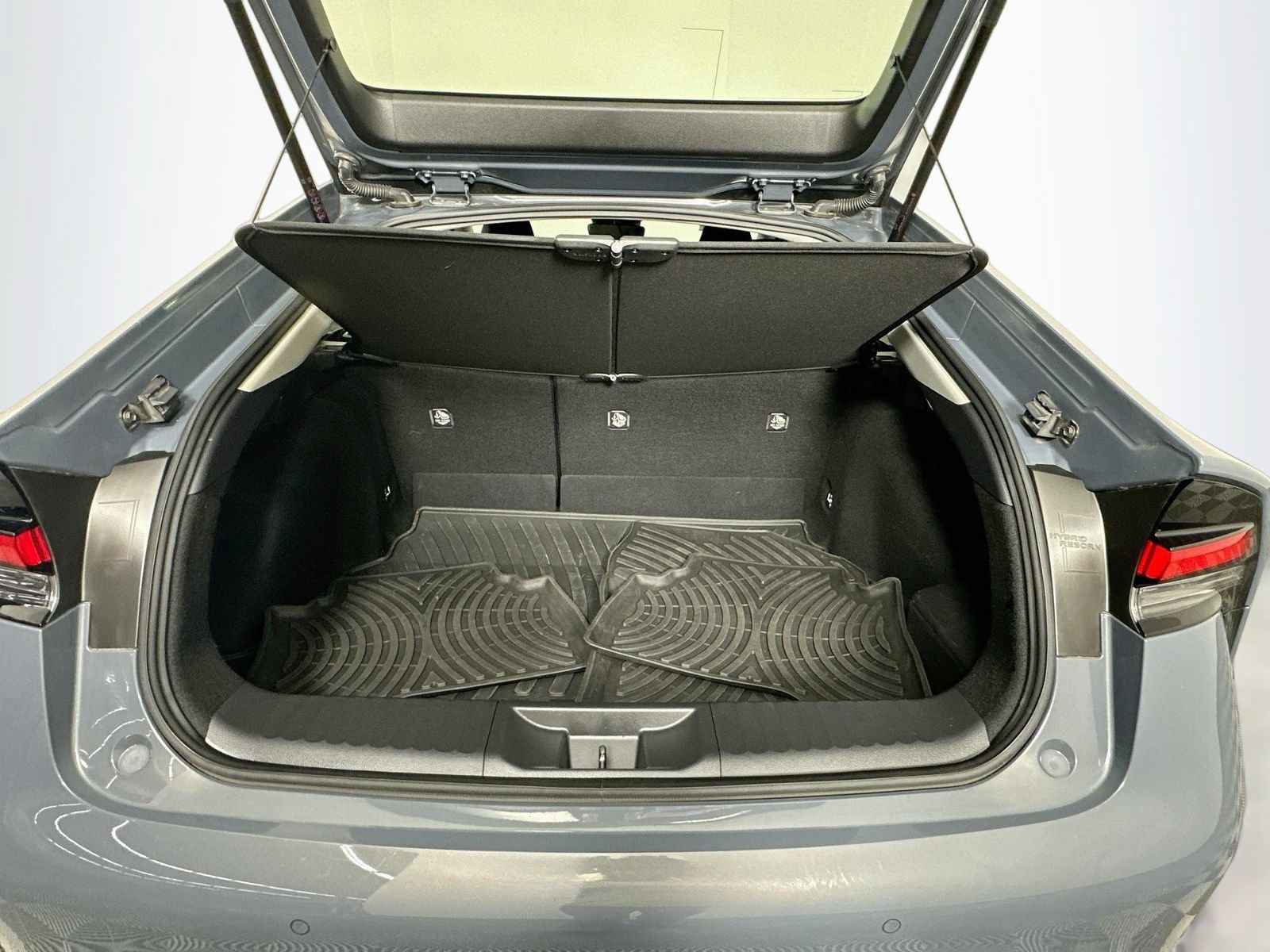 Certified 2025 Toyota Prius LE AWD/4WD image 24