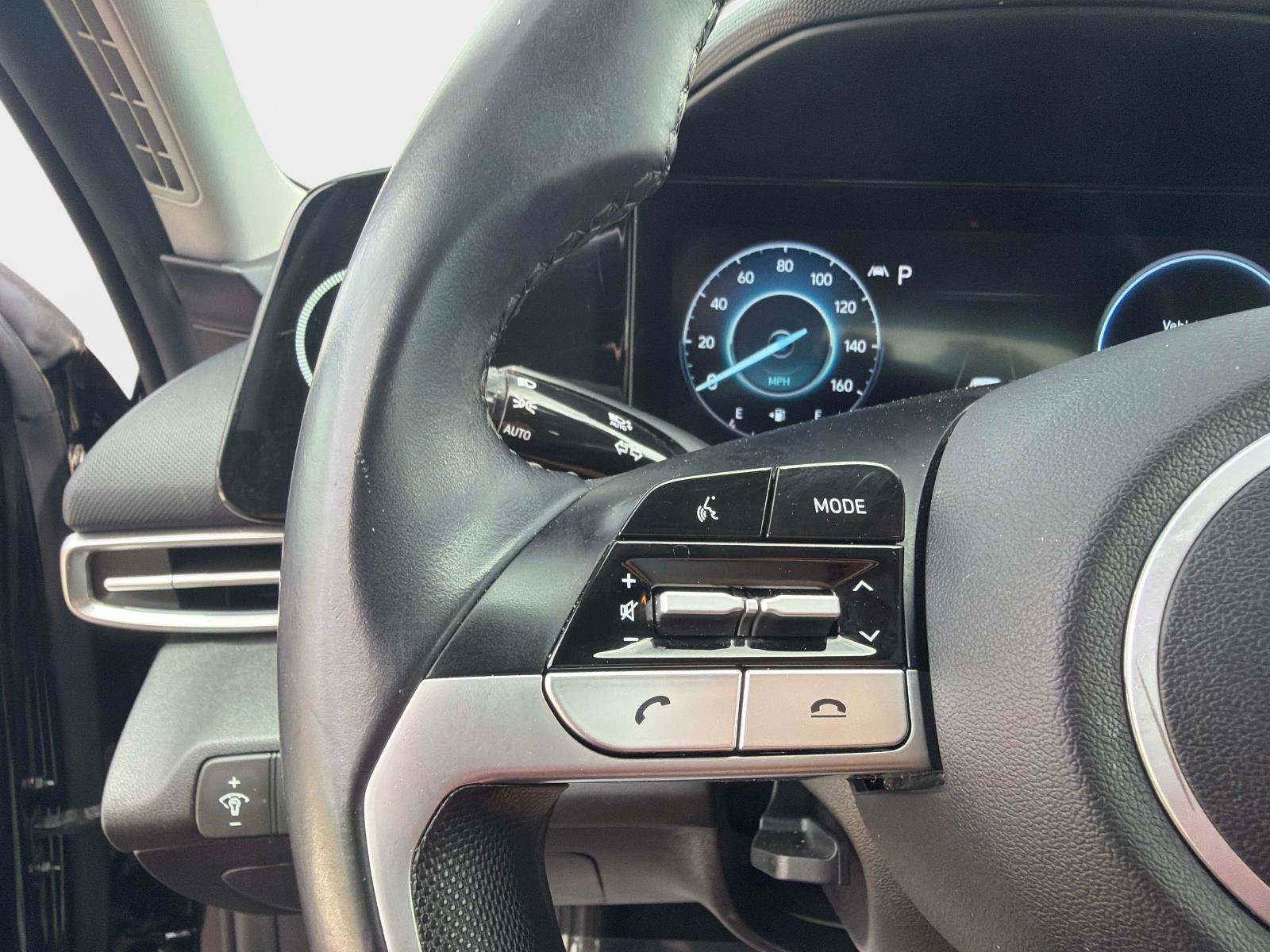 Used 2023 Hyundai Elantra Limited image 27