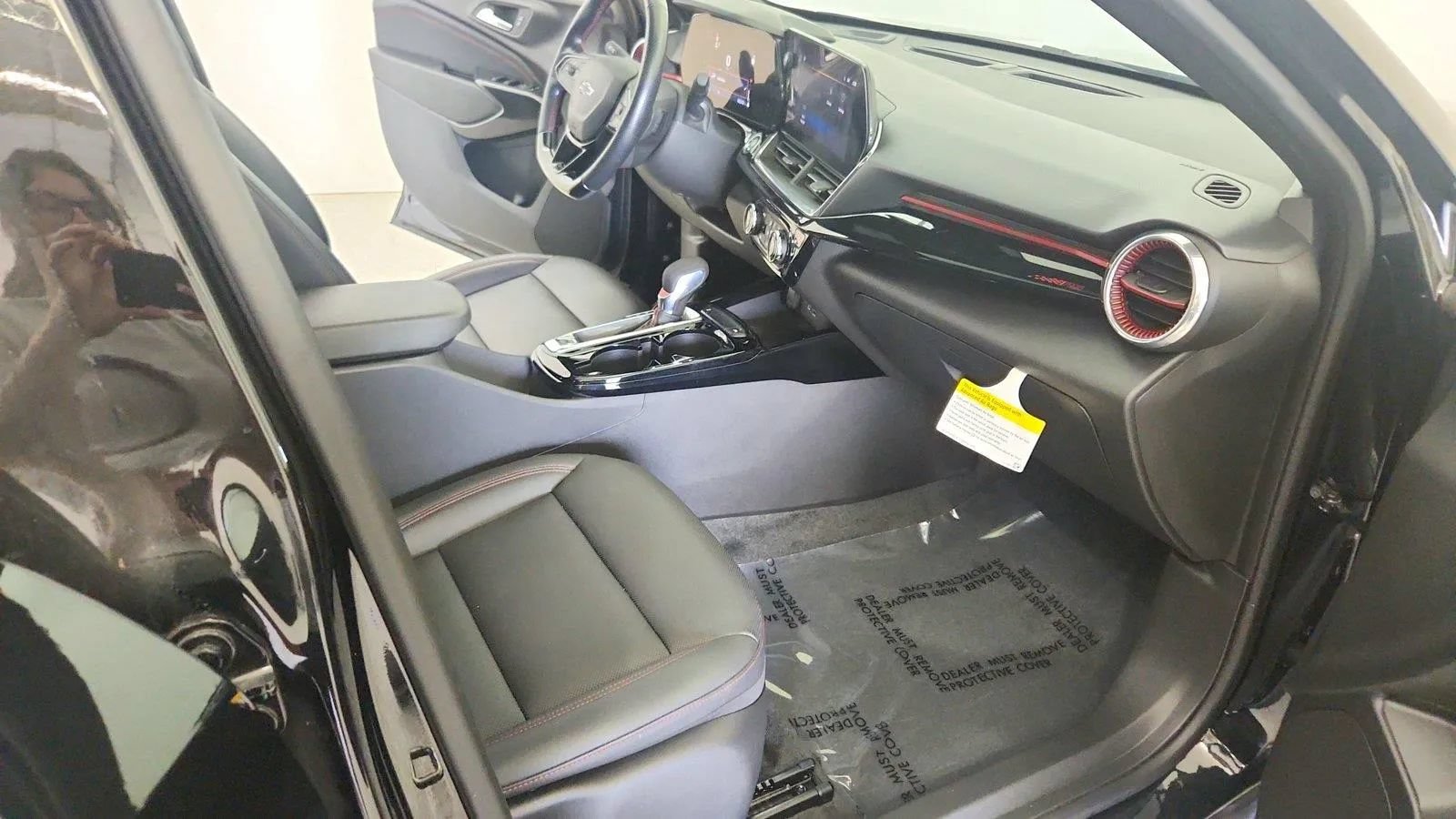 Used 2024 Chevrolet Trax RS w/ Sunroof Package FWD image 29