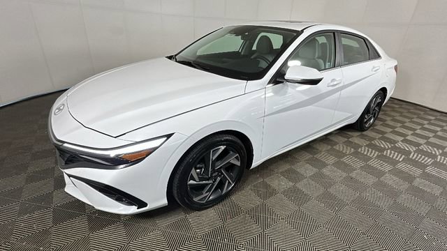 Certified 2025 Hyundai Elantra Limited FWD image 7