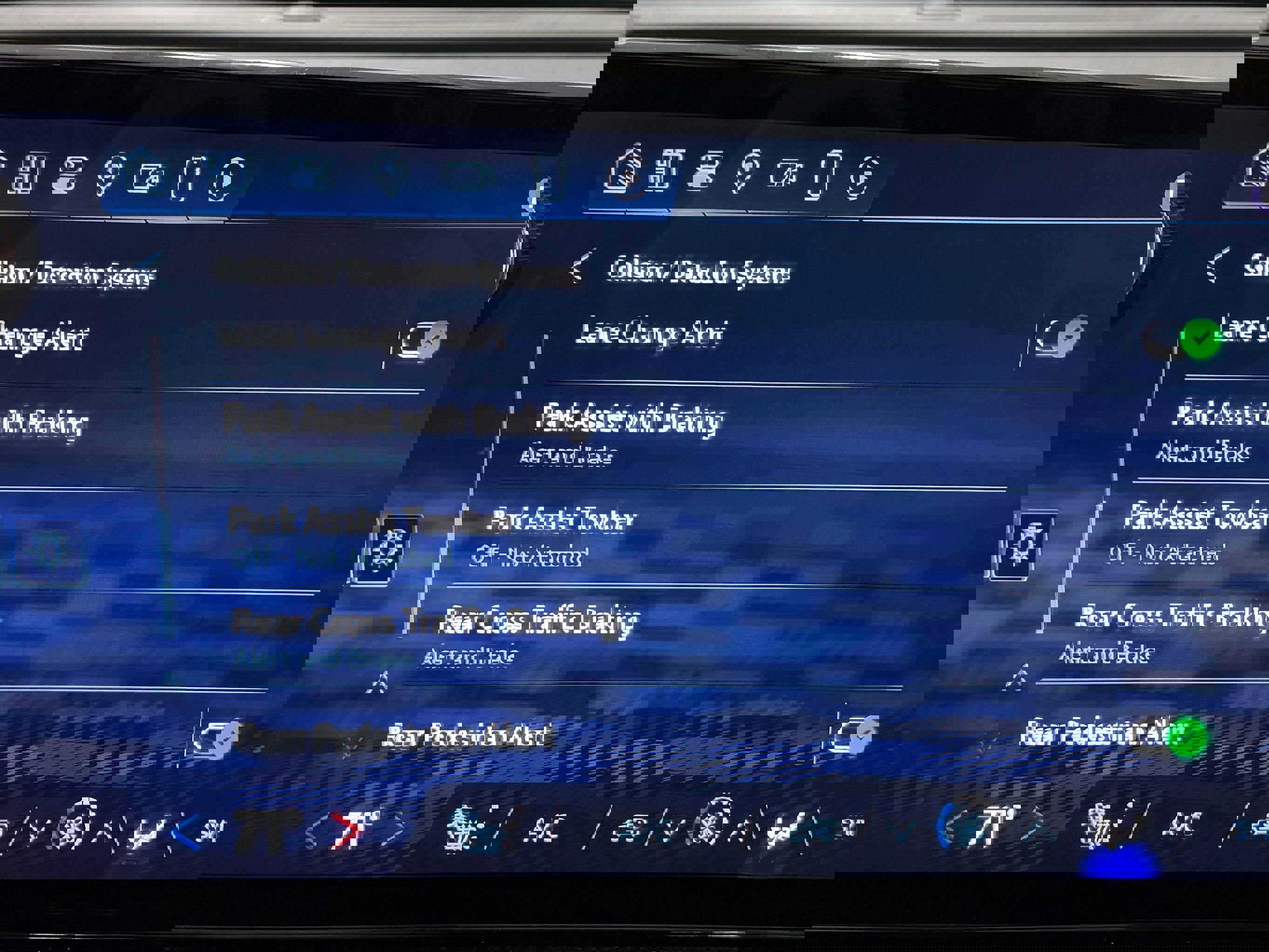 Used 2025 Chevrolet Traverse Z71 w/ LPO, Floor Liner Package image 29