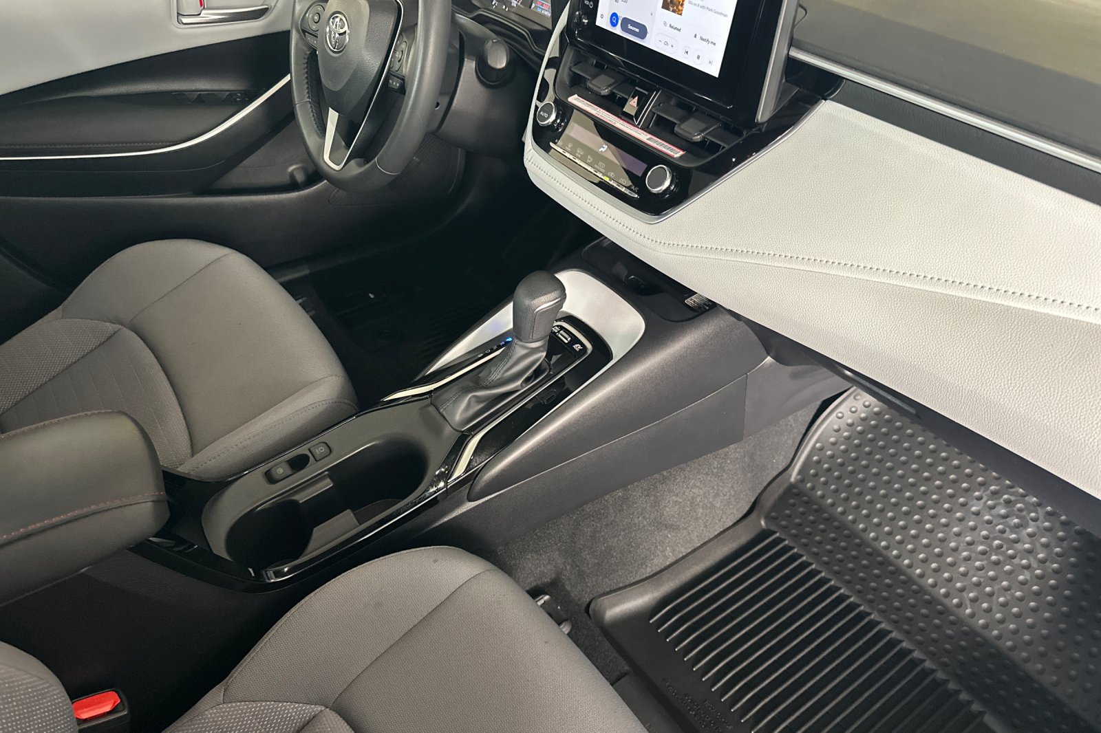 Used 2024 Toyota Corolla SE w/ SE Package FWD image 12