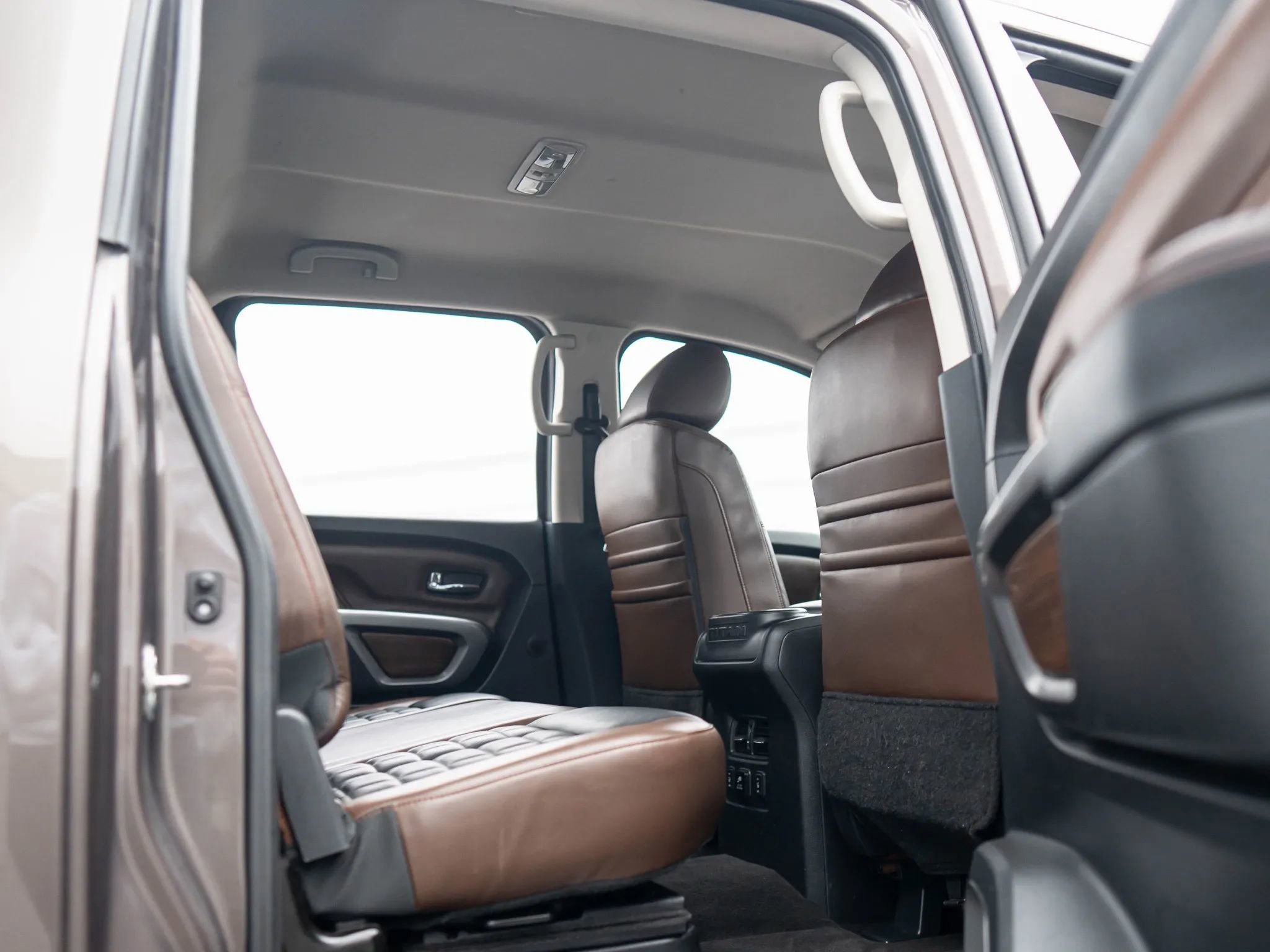 Used 2018 Nissan Titan Platinum Reserve w/ Platinum Utility Package image 16