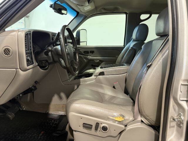 Used 2006 Chevrolet Silverado 2500 LT w/ Heavy-Duty Power Package AWD/4WD image 14
