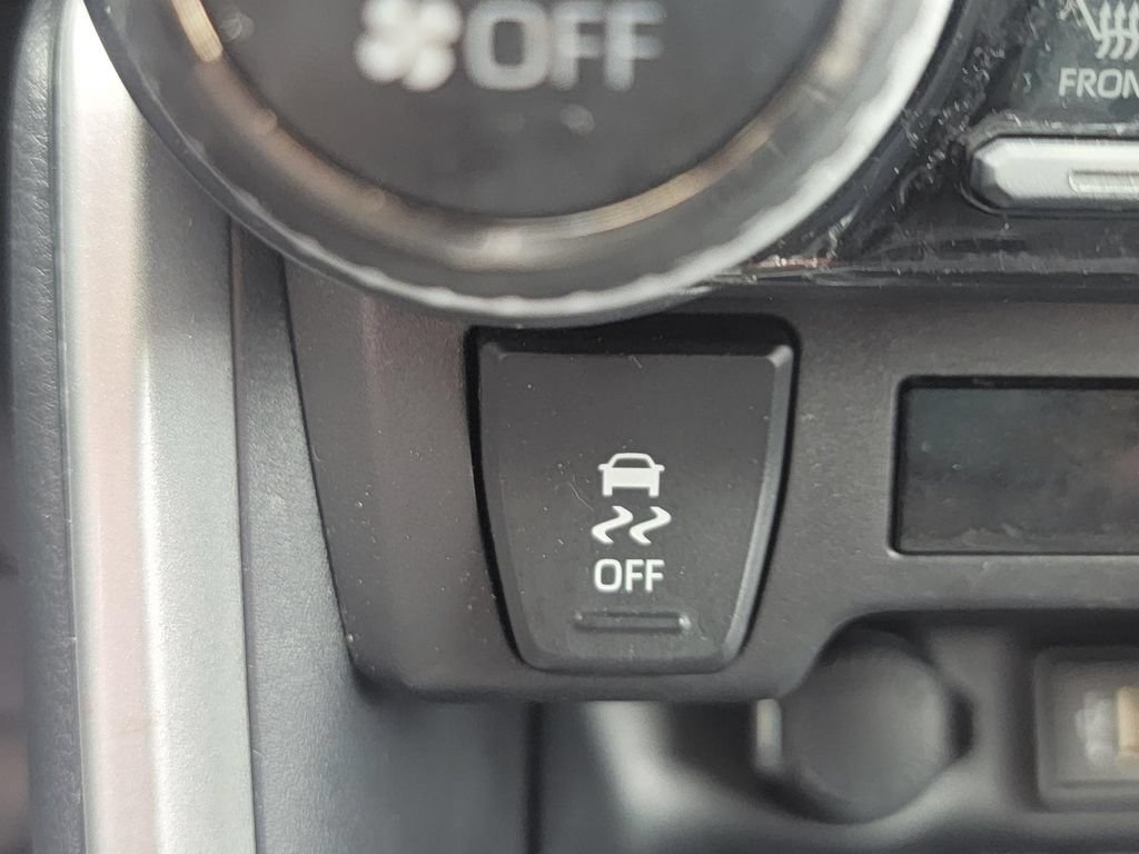 Used 2025 Toyota RAV4 XLE AWD/4WD image 27