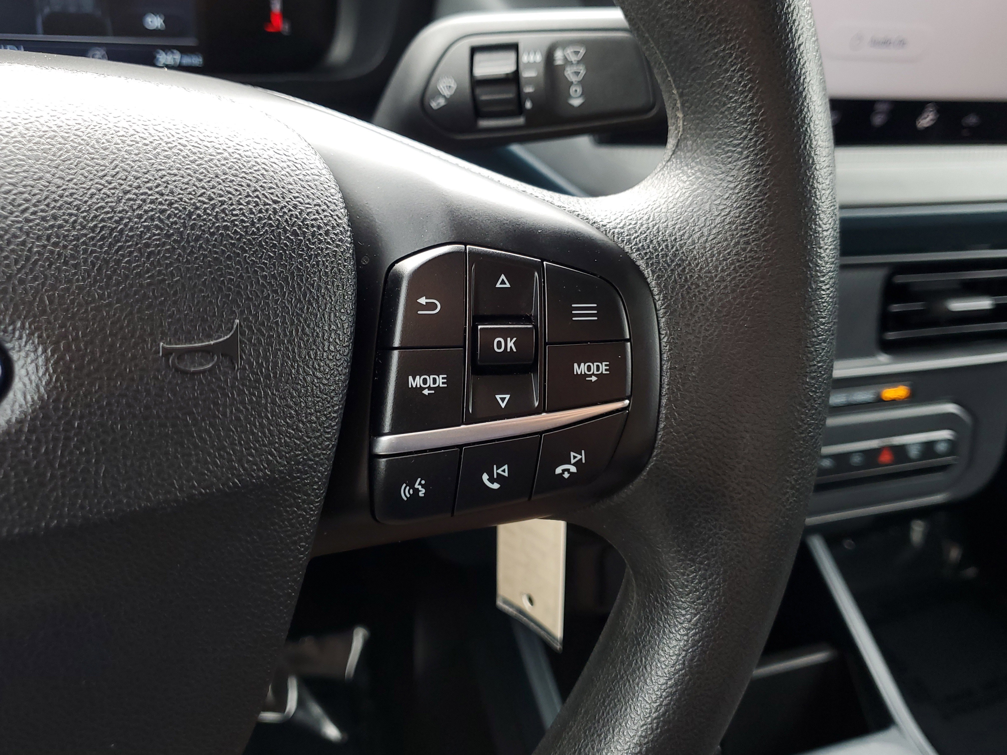 Used 2025 Ford Maverick XL w/ Equipment Group 102A image 23