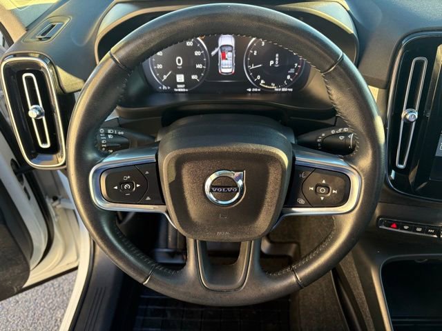 Used 2021 Volvo XC40 T4 Momentum w/ Protection Package Premier image 13