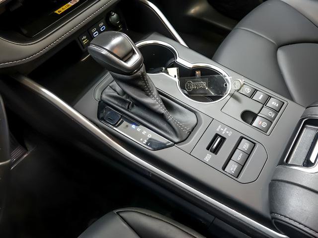 Used 2023 Toyota Highlander XLE AWD/4WD image 21