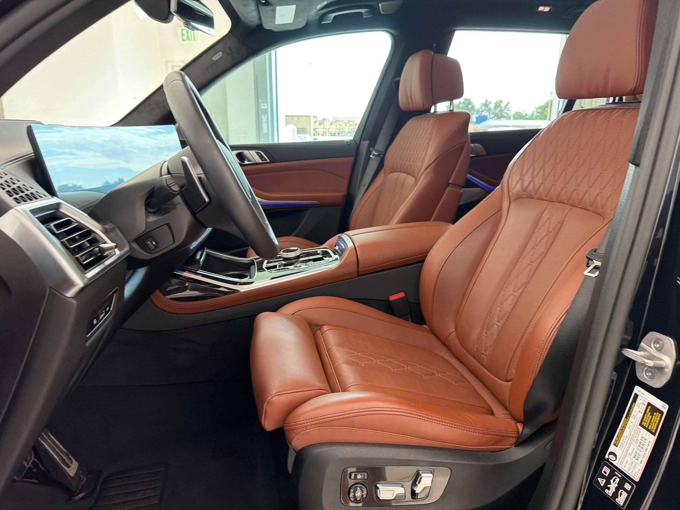 Certified 2025 BMW X7 M60i w/ Executive Package AWD/4WD image 5