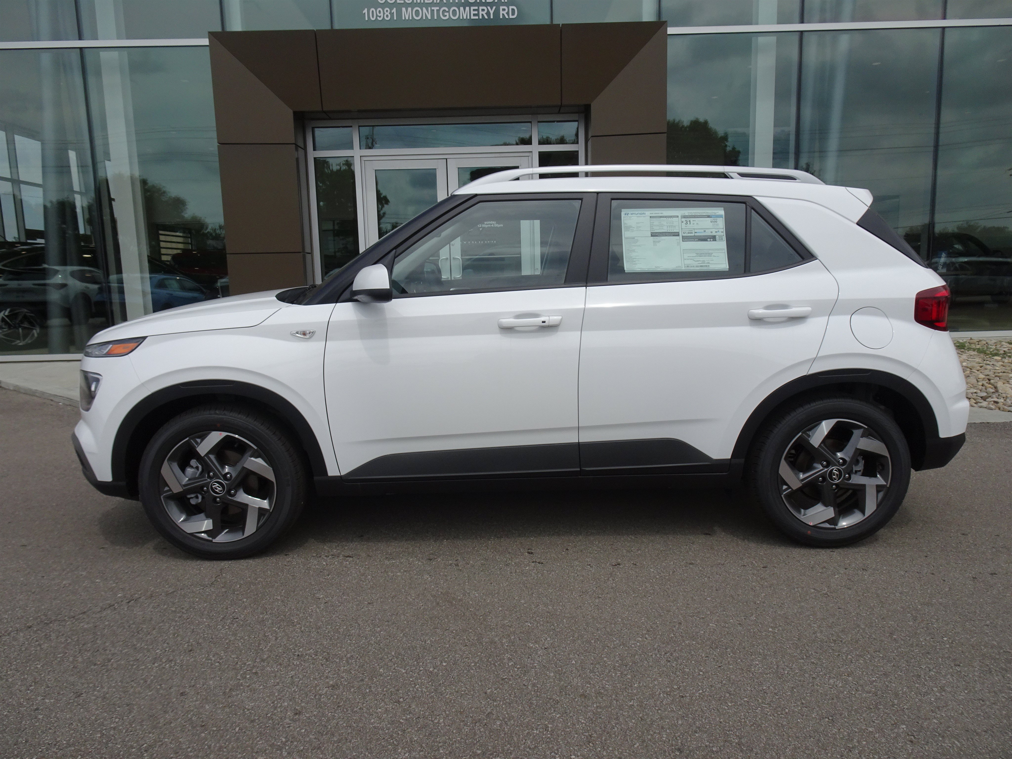 New 2026 Hyundai Venue SEL FWD image 2