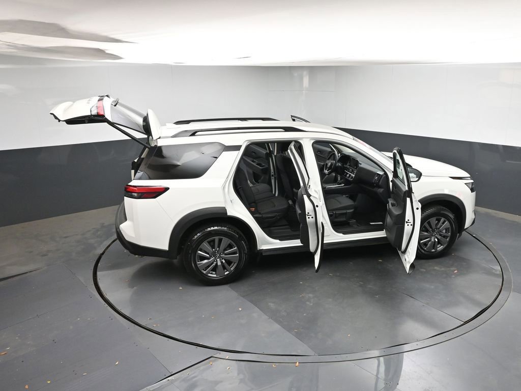 Used 2025 Nissan Pathfinder SV FWD image 43