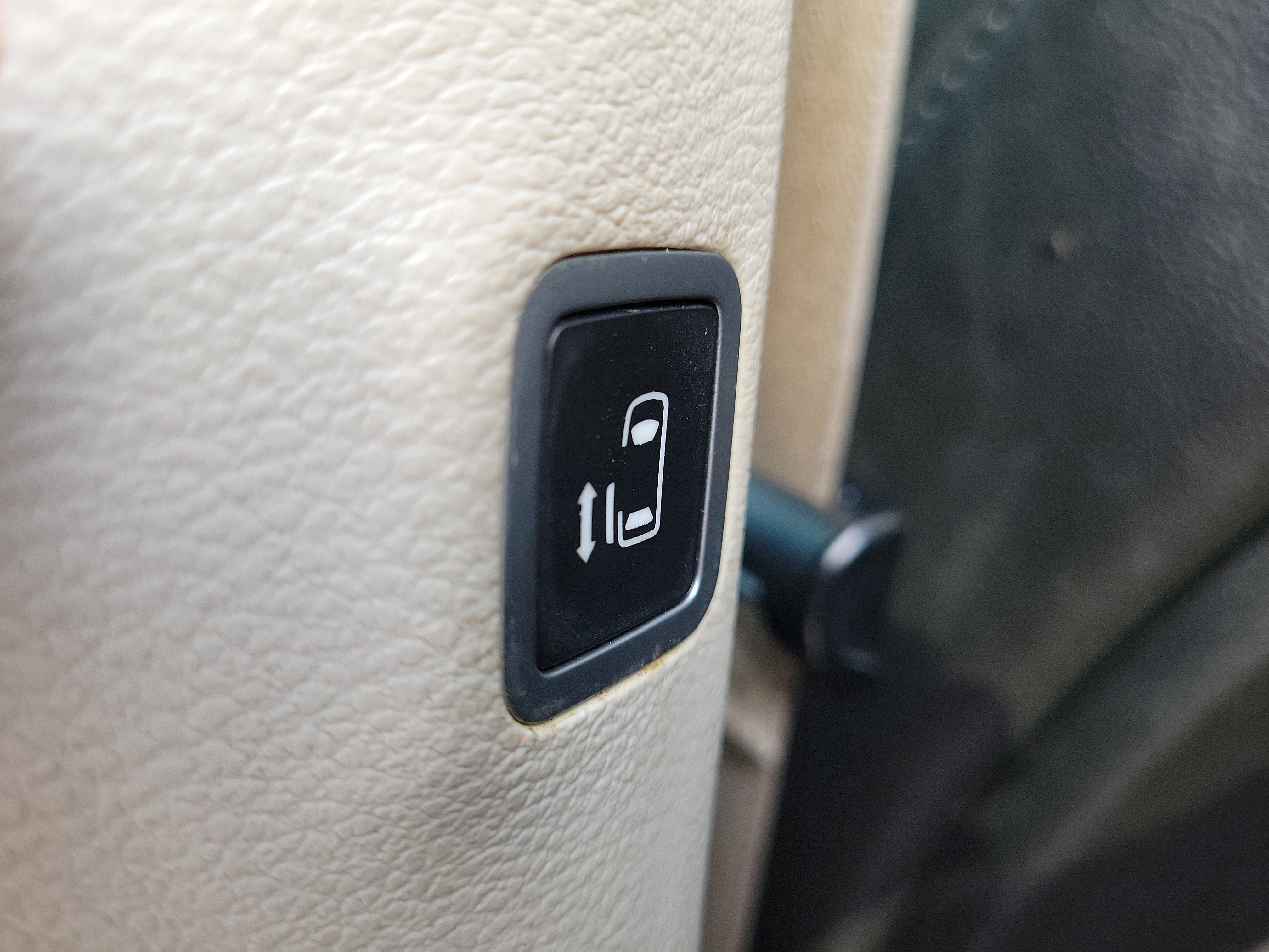 Used 2018 Chrysler Pacifica Touring-L image 16