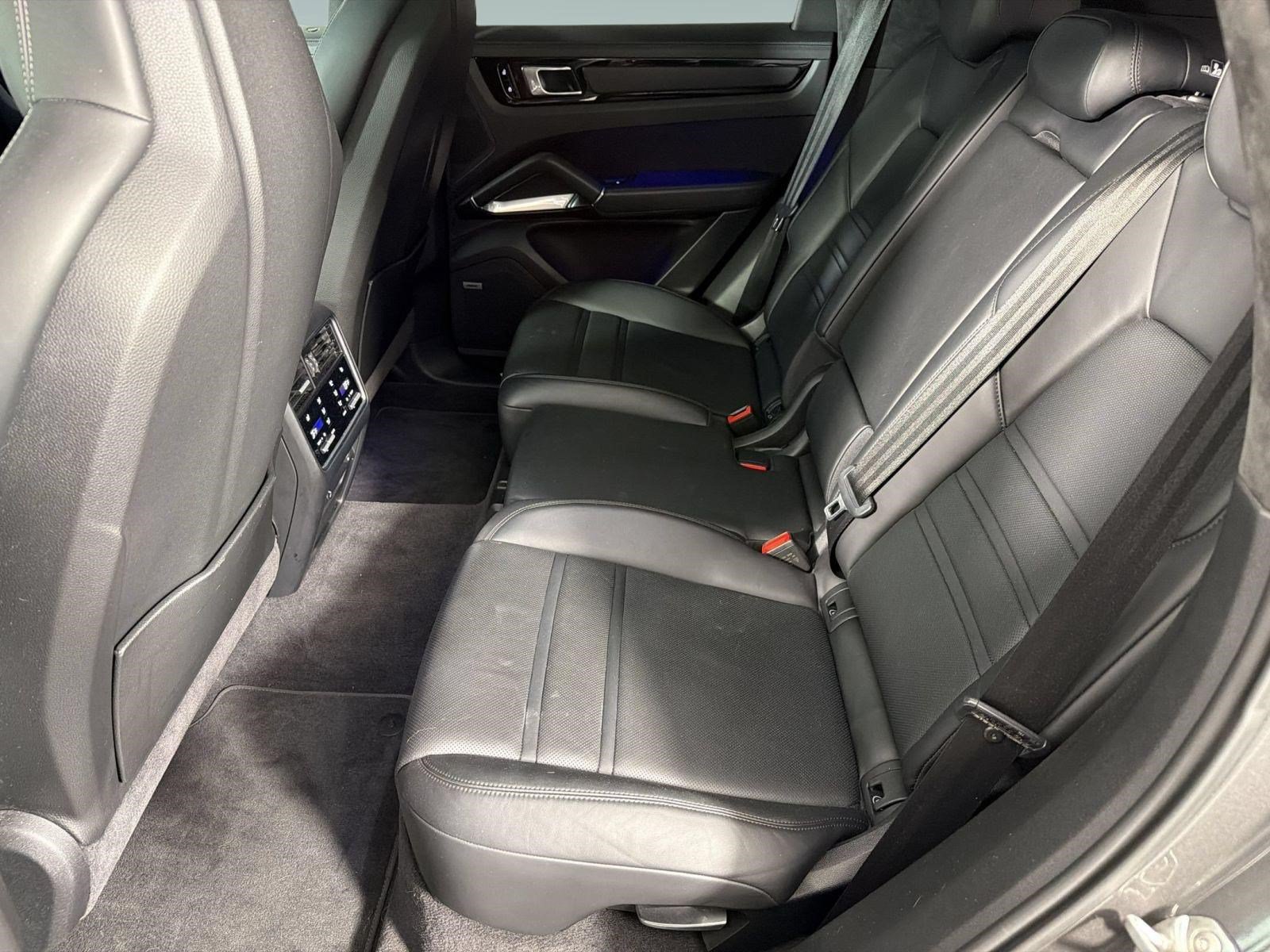 Certified 2020 Porsche Cayenne Turbo AWD/4WD image 23