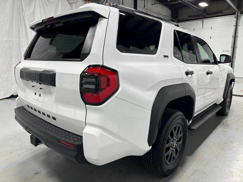 Used 2025 Toyota 4Runner SR5 AWD/4WD image 7