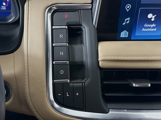 Used 2023 Chevrolet Tahoe Premier w/ Advanced Technology Package AWD/4WD image 17