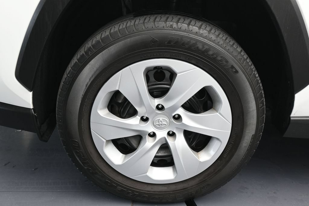Used 2025 Toyota RAV4 LE AWD/4WD image 25