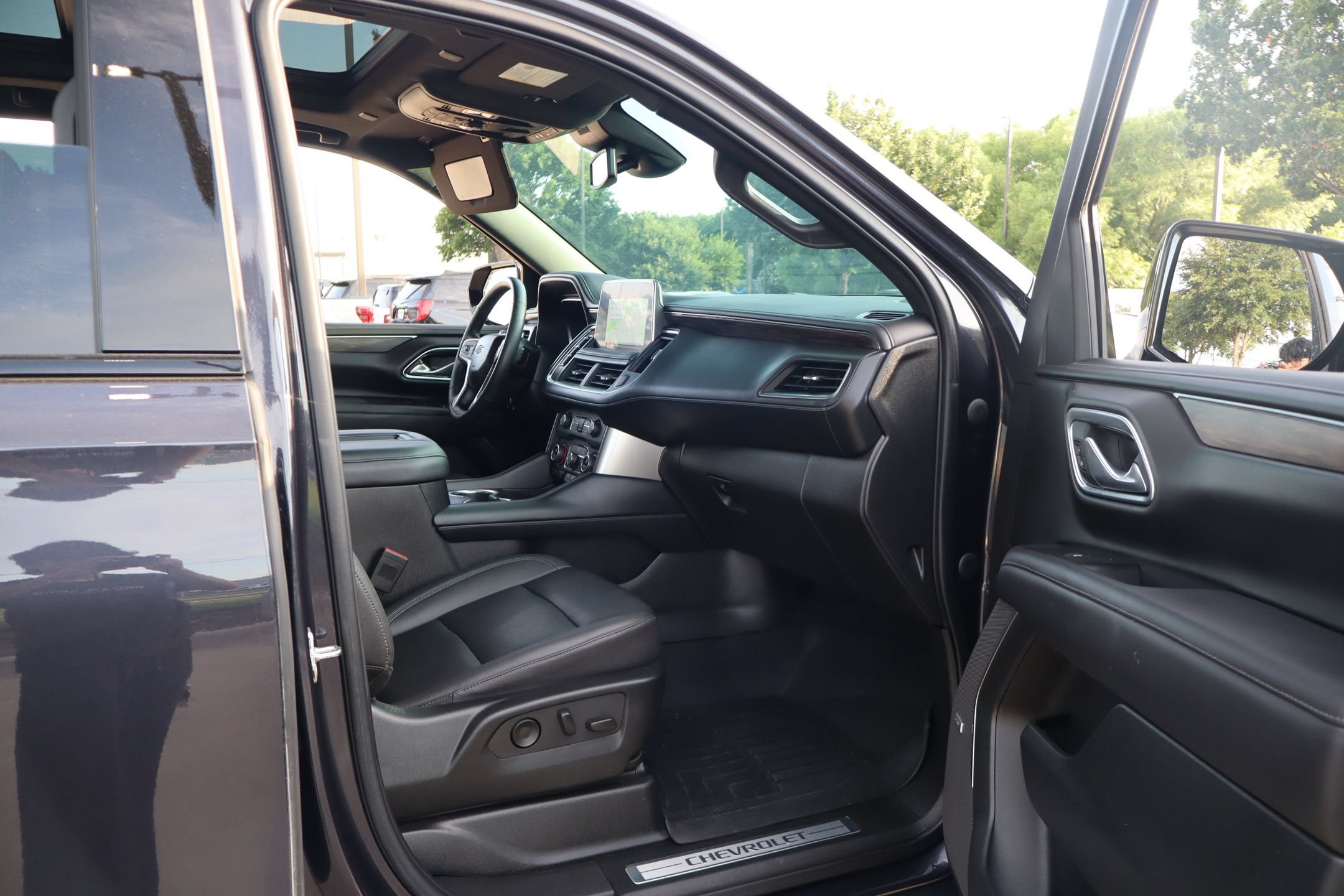 Used 2023 Chevrolet Suburban Z71 w/ Off-Road Capability Package AWD/4WD image 30