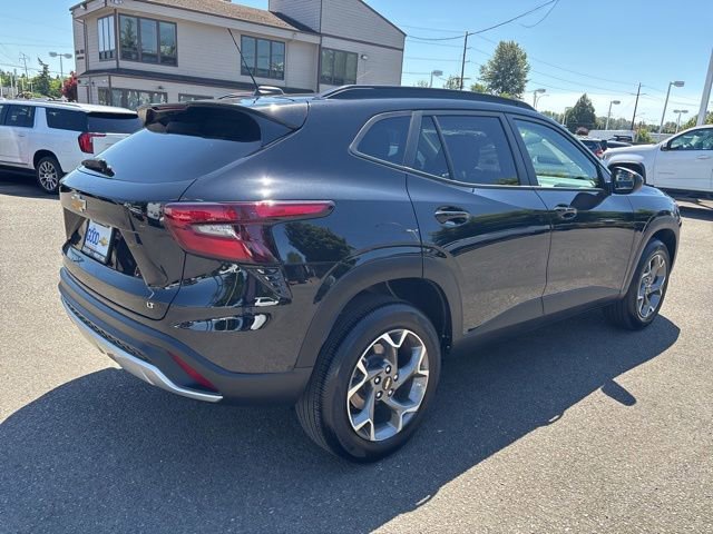 Used 2025 Chevrolet Trax LT w/ LT Convenience Package FWD image 5
