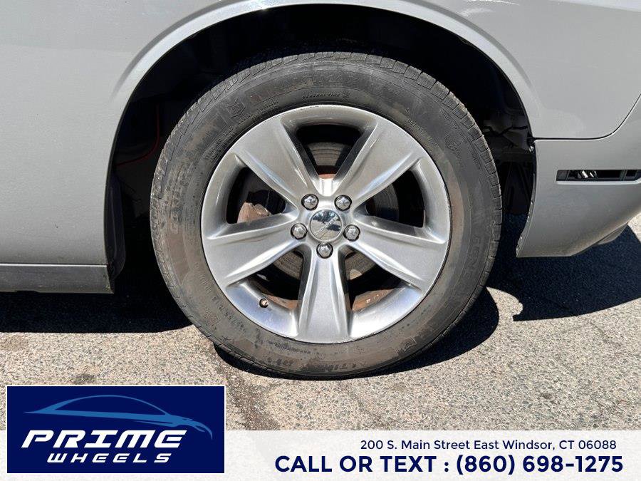 Used 2017 Dodge Challenger SXT RWD image 21