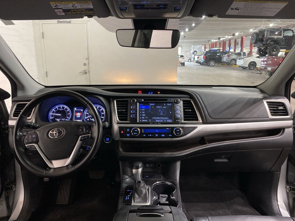 Used 2017 Toyota Highlander XLE image 15