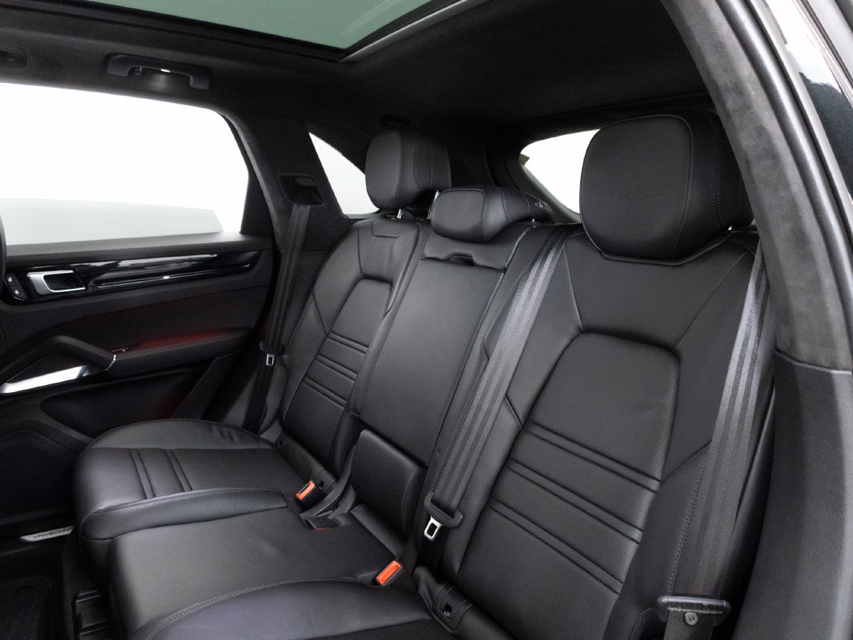 Certified 2023 Porsche Cayenne Turbo S AWD/4WD image 33