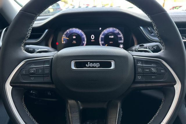 Used 2023 Jeep Grand Cherokee Limited image 26